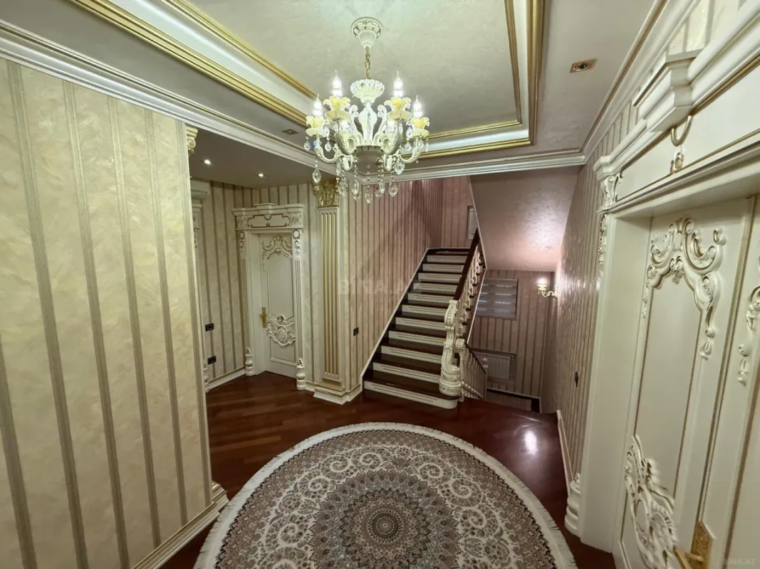 Satılır 8 otaqlı həyət evi 550 m²