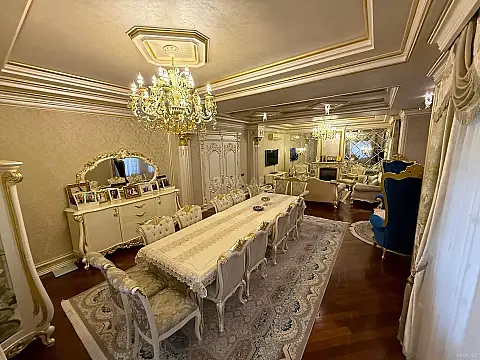 Satılır 8 otaqlı həyət evi 550 m²