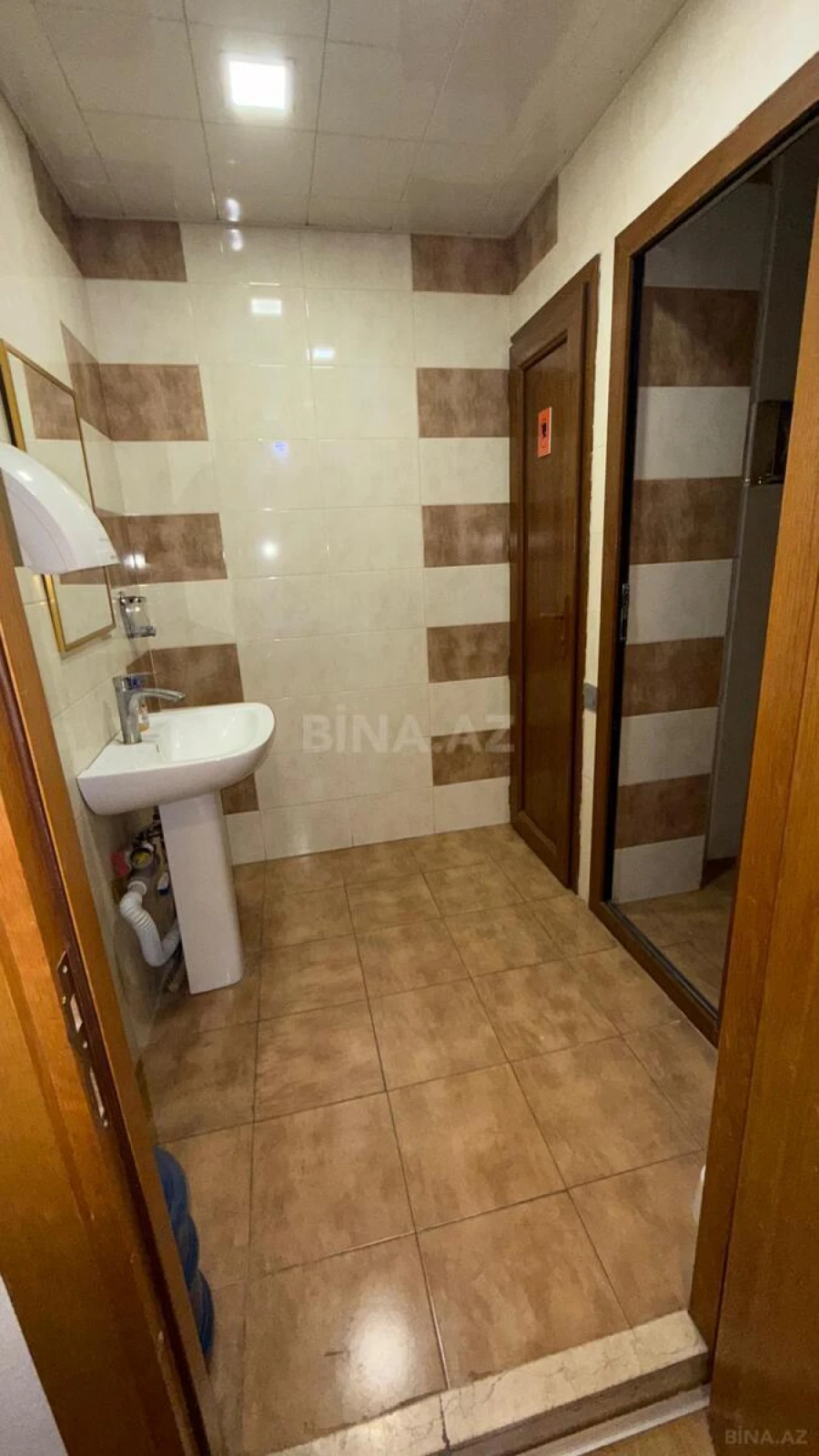 Kirayə verilir 8 otaqlı ofis 200 m²