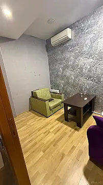Kirayə verilir 8 otaqlı ofis 200 m²