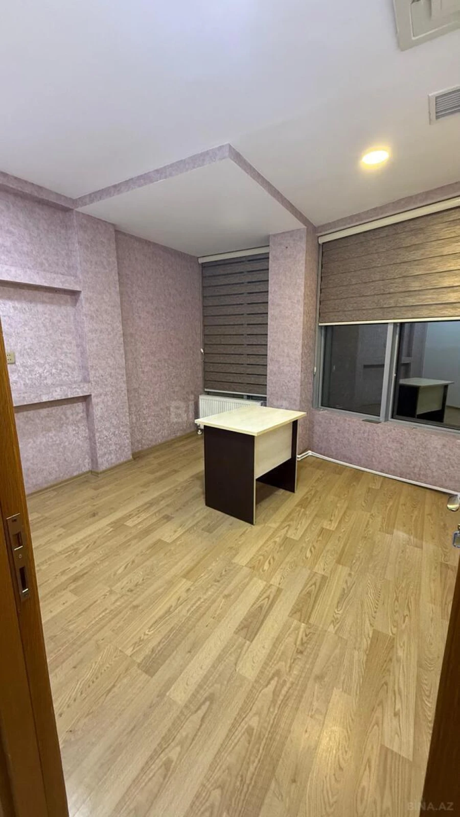 Kirayə verilir 8 otaqlı ofis 200 m²
