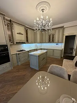 Satılır 4 otaqlı mənzil 165 m²