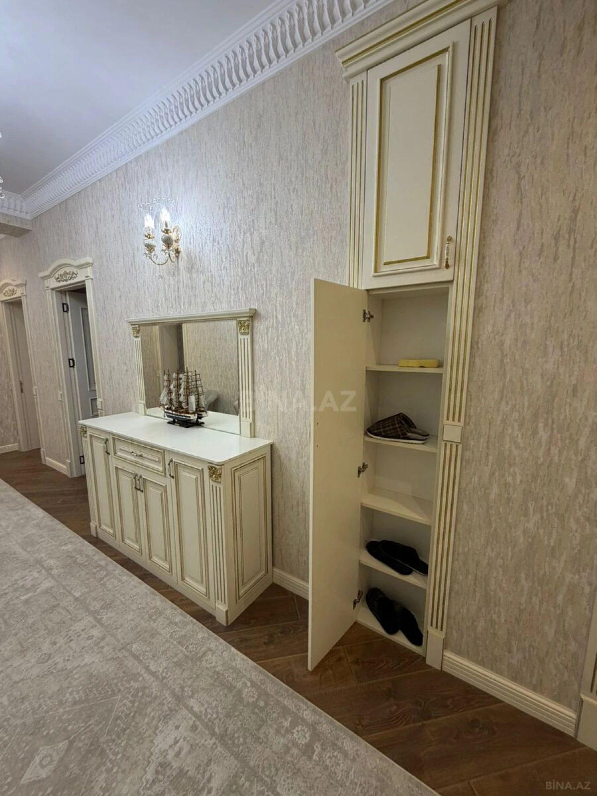 Satılır 4 otaqlı mənzil 165 m²