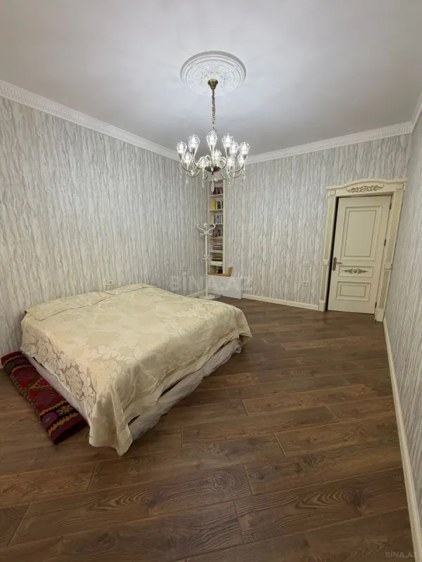 Satılır 4 otaqlı mənzil 165 m²