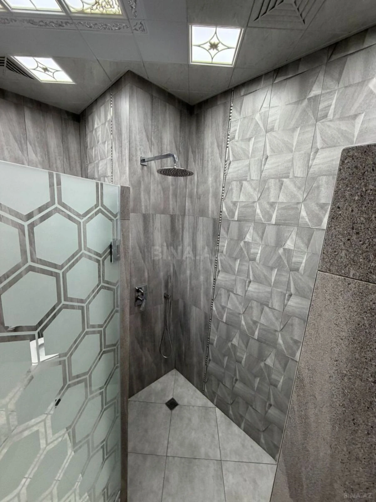 Satılır 4 otaqlı mənzil 165 m²