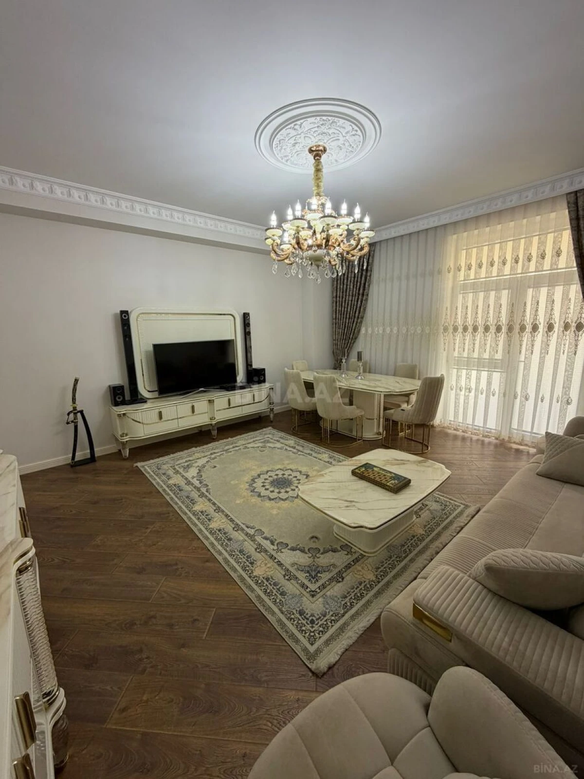 Satılır 4 otaqlı mənzil 165 m²