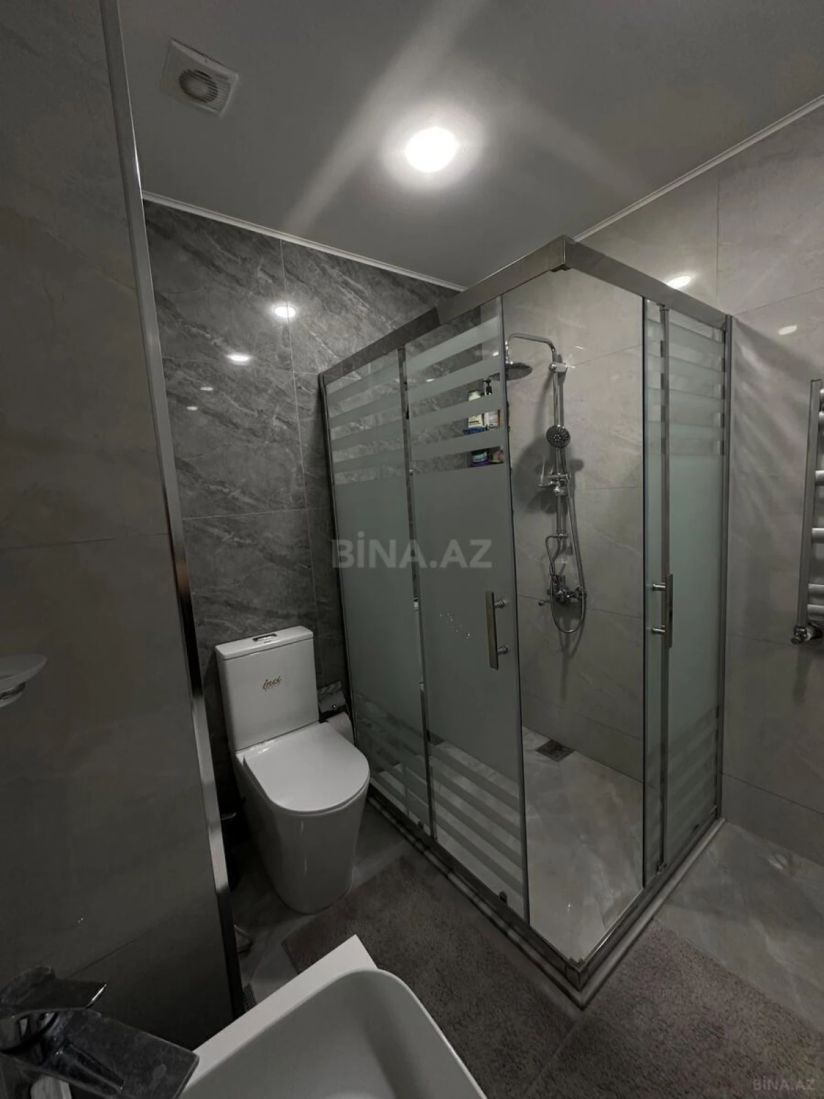 Kirayə verilir 2 otaqlı mənzil 77 m²