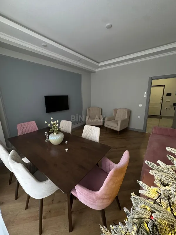 Kirayə verilir 2 otaqlı mənzil 77 m²