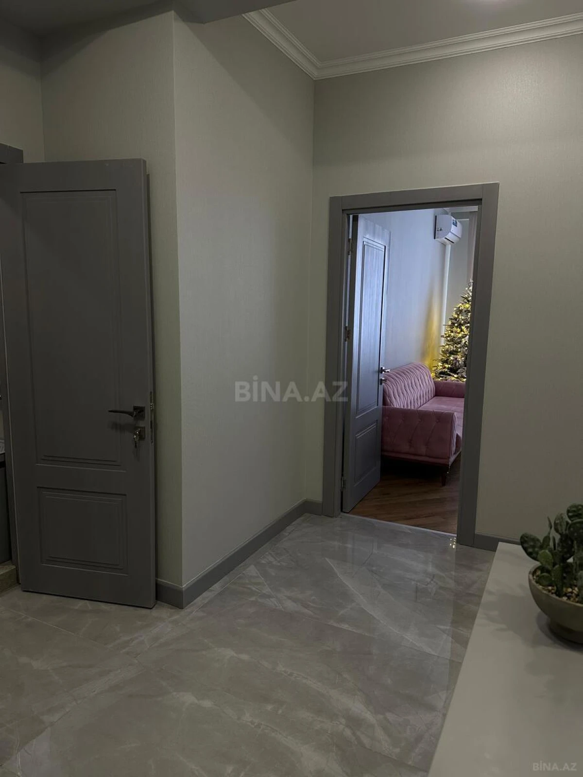 Kirayə verilir 2 otaqlı mənzil 77 m²