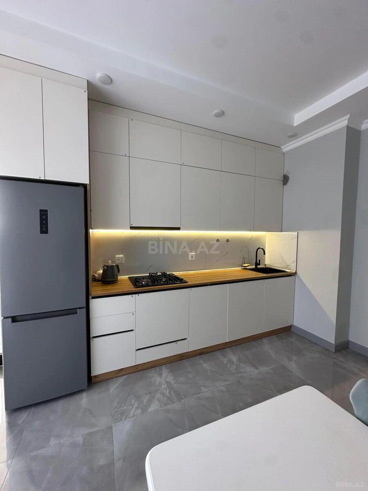 Kirayə verilir 2 otaqlı mənzil 77 m²