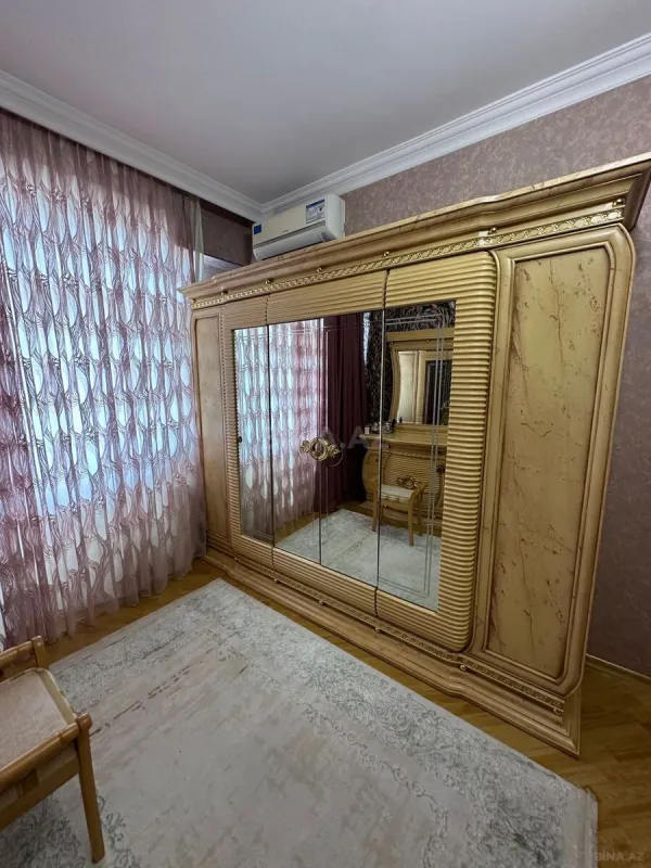Satılır 4 otaqlı mənzil 130 m²