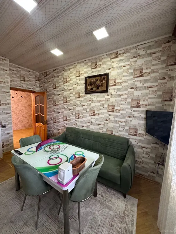 Satılır 4 otaqlı mənzil 130 m²