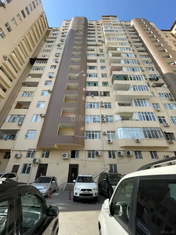 Satılır 4 otaqlı mənzil 130 m²