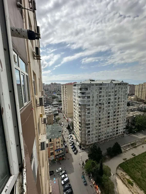 Satılır 4 otaqlı mənzil 130 m²