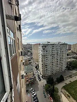 Satılır 4 otaqlı mənzil 130 m²