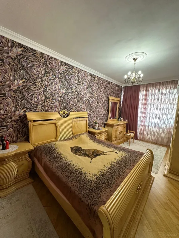 Satılır 4 otaqlı mənzil 130 m²