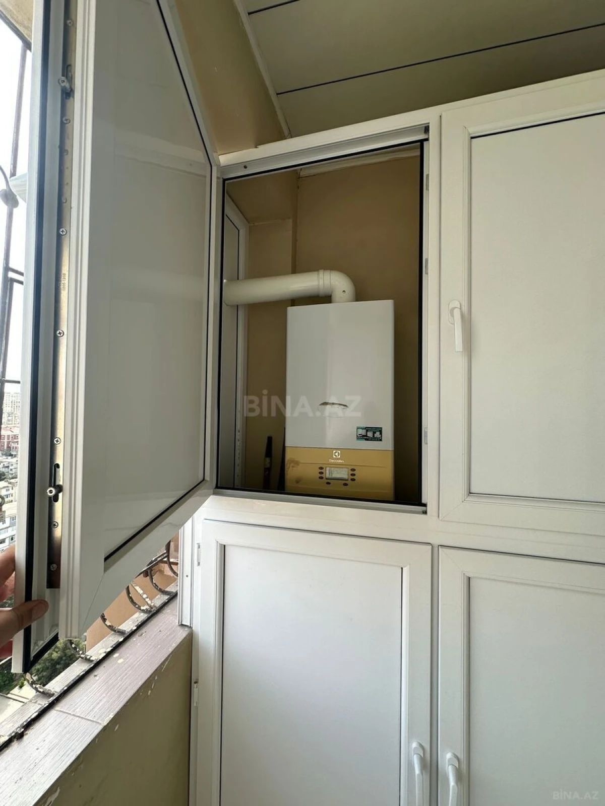 Satılır 4 otaqlı mənzil 130 m²