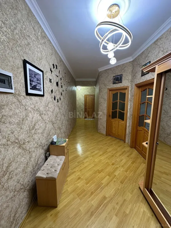 Satılır 4 otaqlı mənzil 130 m²