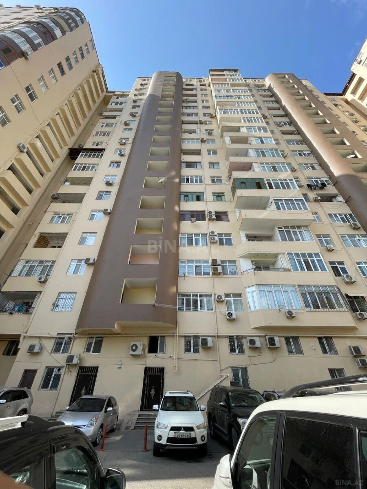 Satılır 4 otaqlı mənzil 130 m²