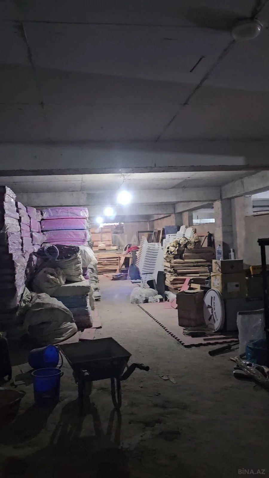 Satılır obyekt 557 m²