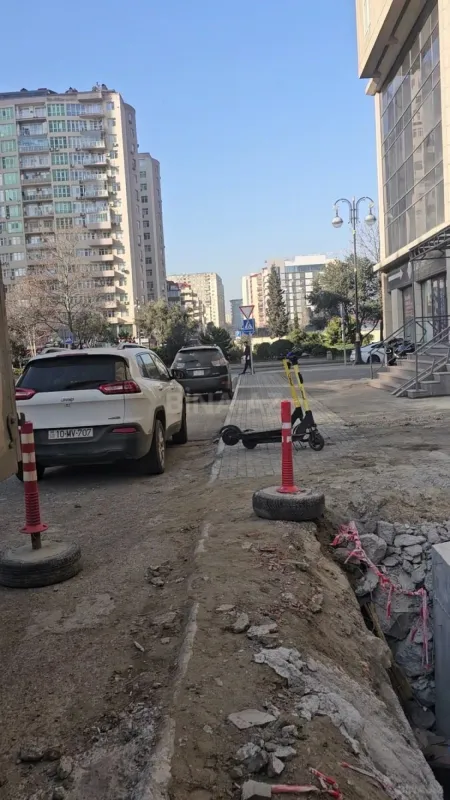 Satılır obyekt 557 m²