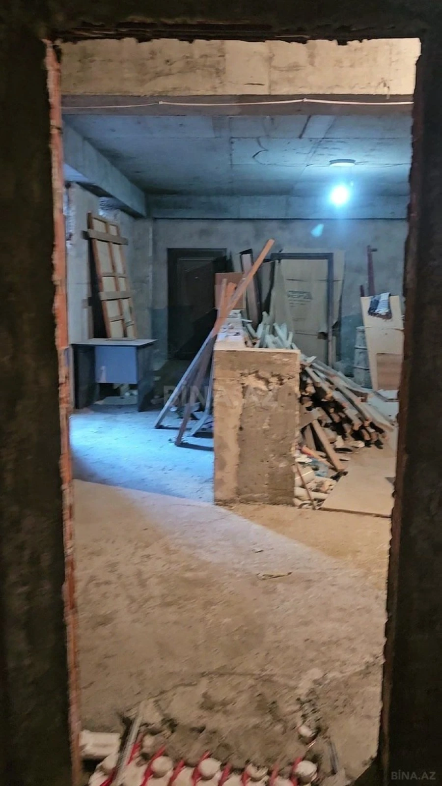 Satılır obyekt 557 m²