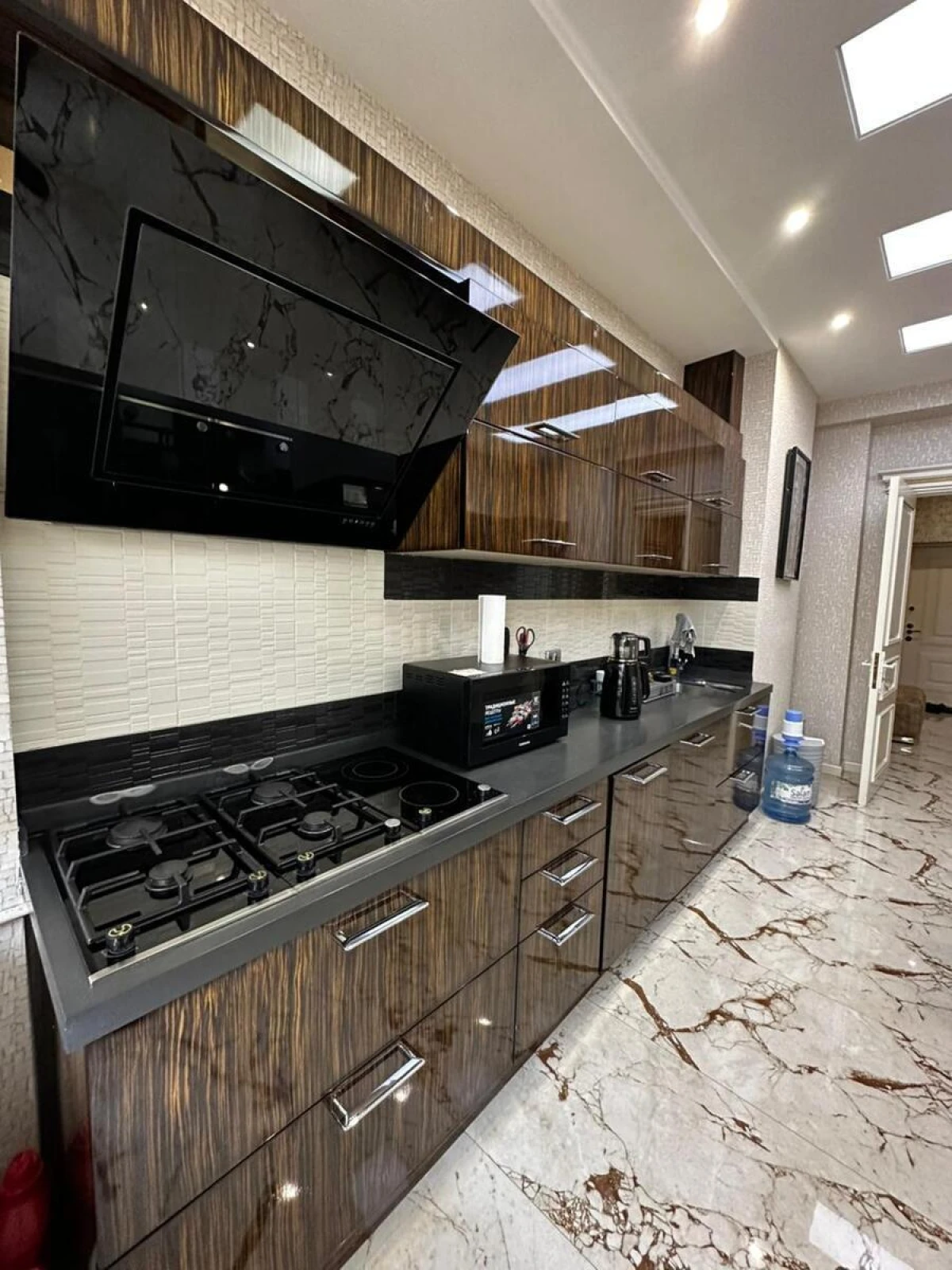 Satılır 3 otaqlı mənzil 150 m²