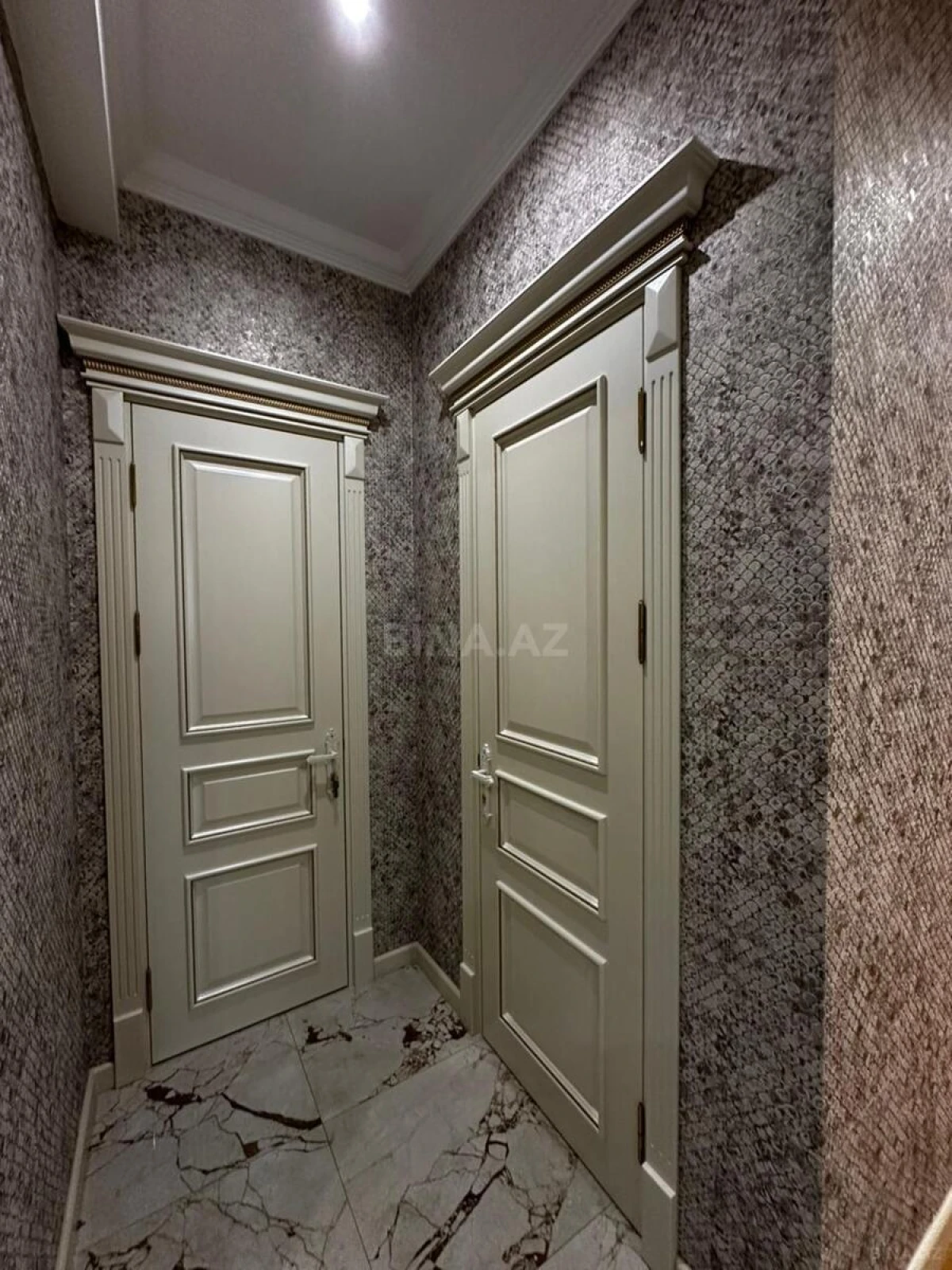 Satılır 3 otaqlı mənzil 150 m²