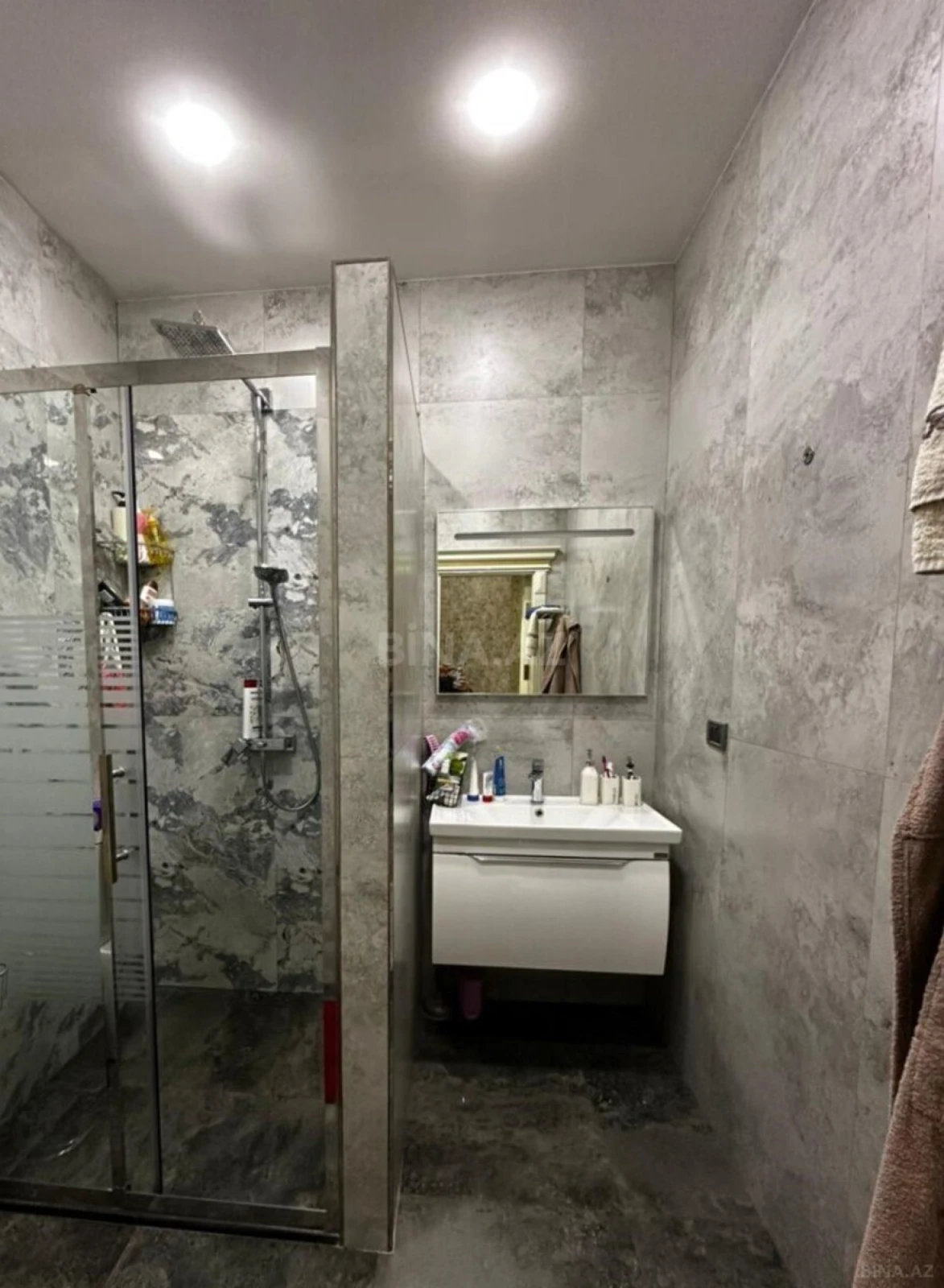 Satılır 3 otaqlı mənzil 150 m²