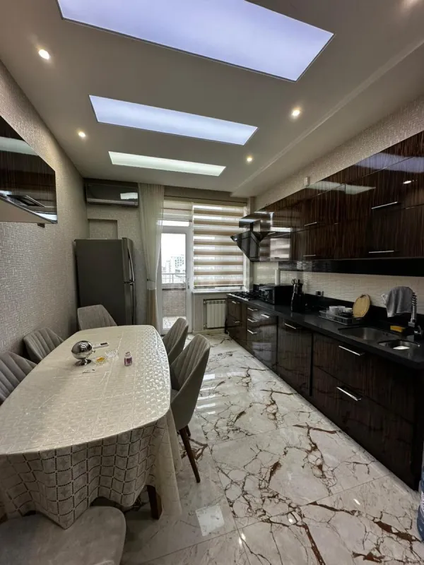Satılır 3 otaqlı mənzil 150 m²