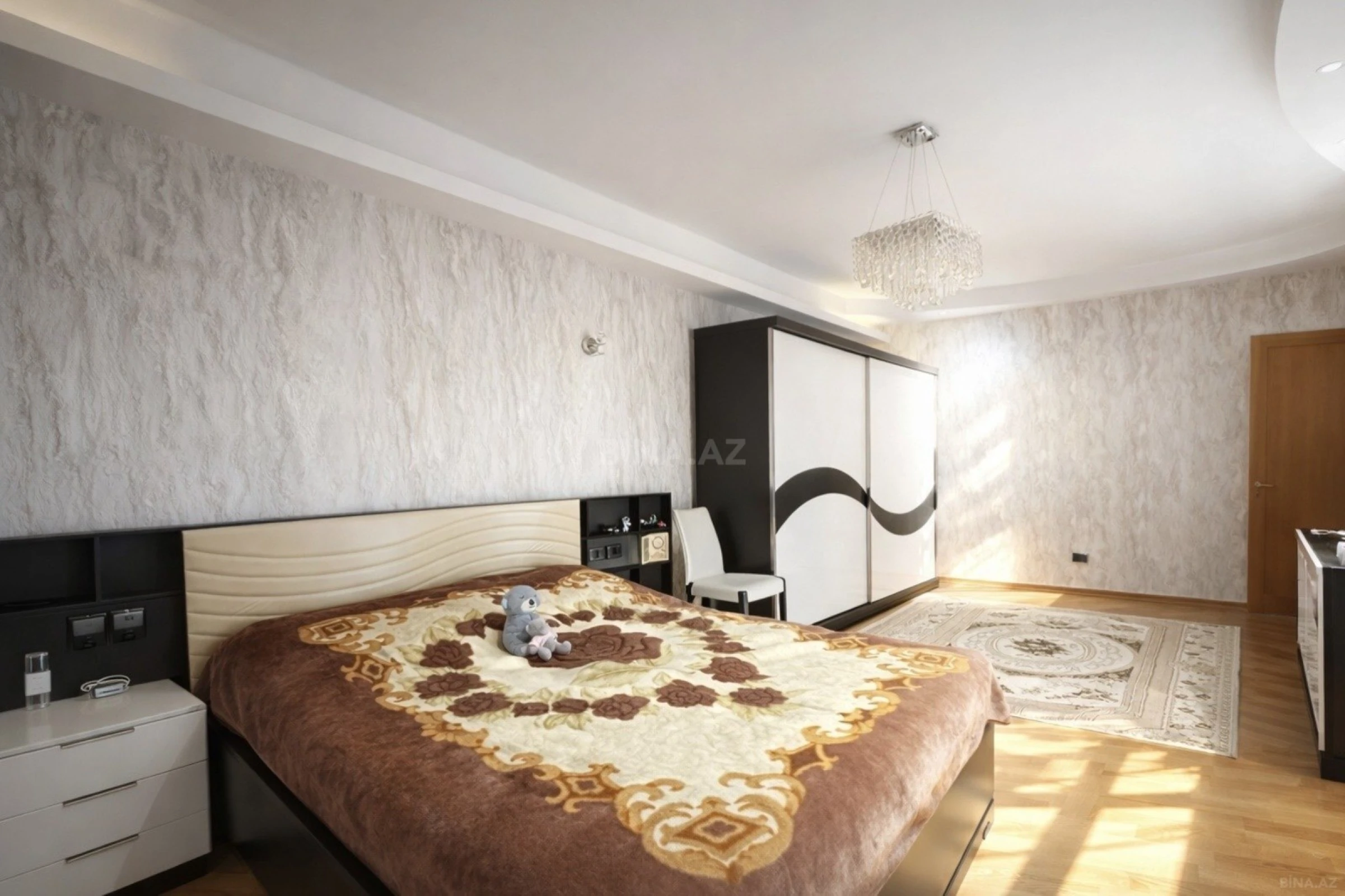 Satılır 2 otaqlı mənzil 95 m²
