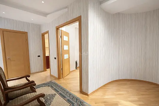 Satılır 2 otaqlı mənzil 95 m²