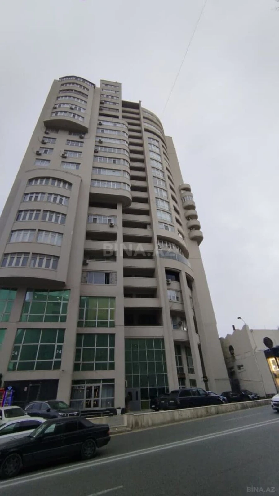 Satılır 4 otaqlı mənzil 207 m²