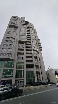 Satılır 4 otaqlı mənzil 207 m²