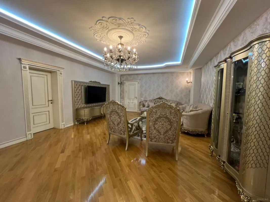 Satılır 4 otaqlı mənzil 207 m²