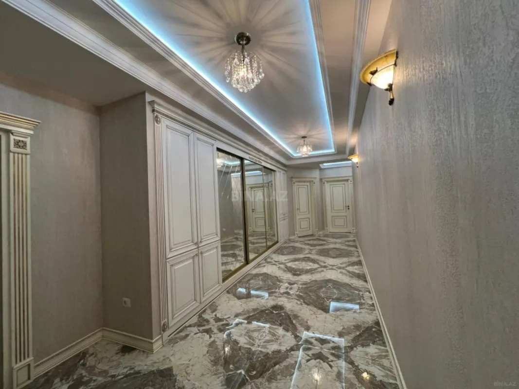 Satılır 4 otaqlı mənzil 207 m²