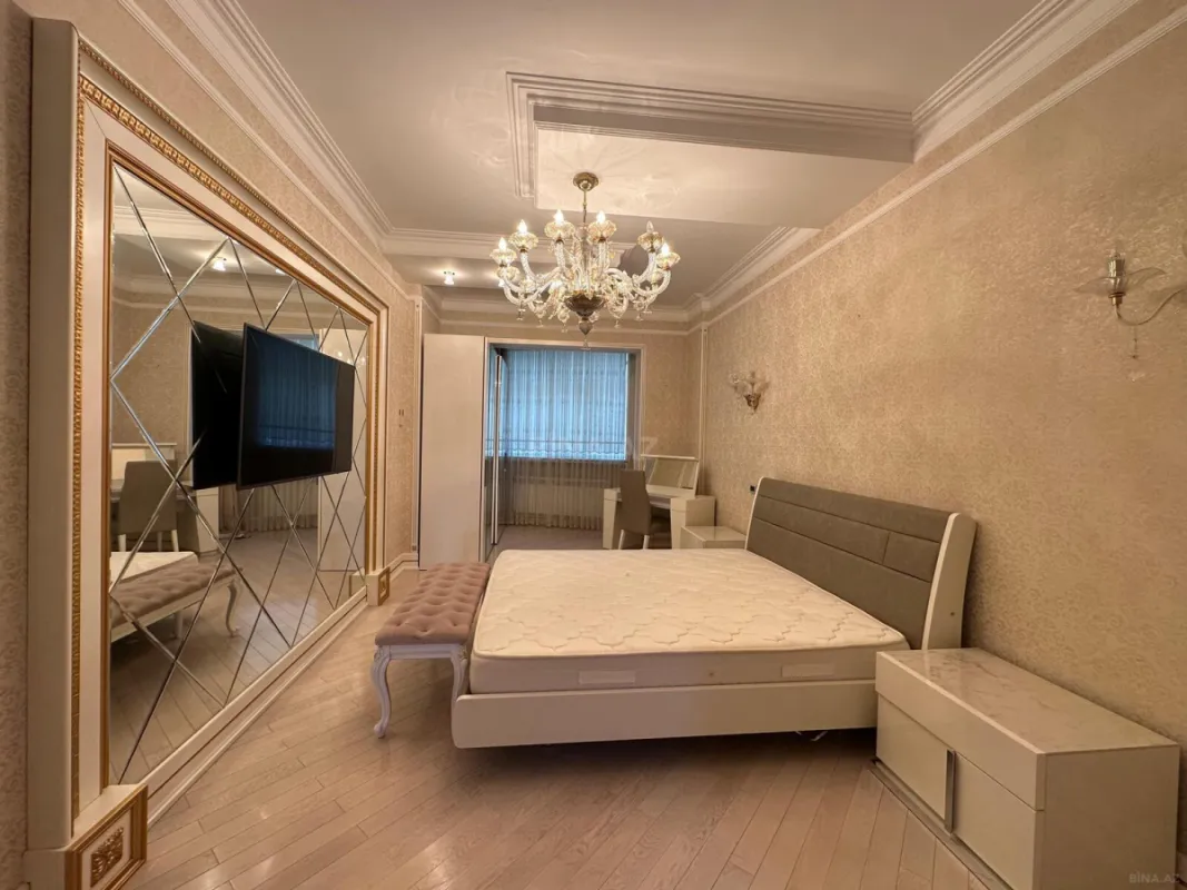 Satılır 6 otaqlı mənzil 420 m²