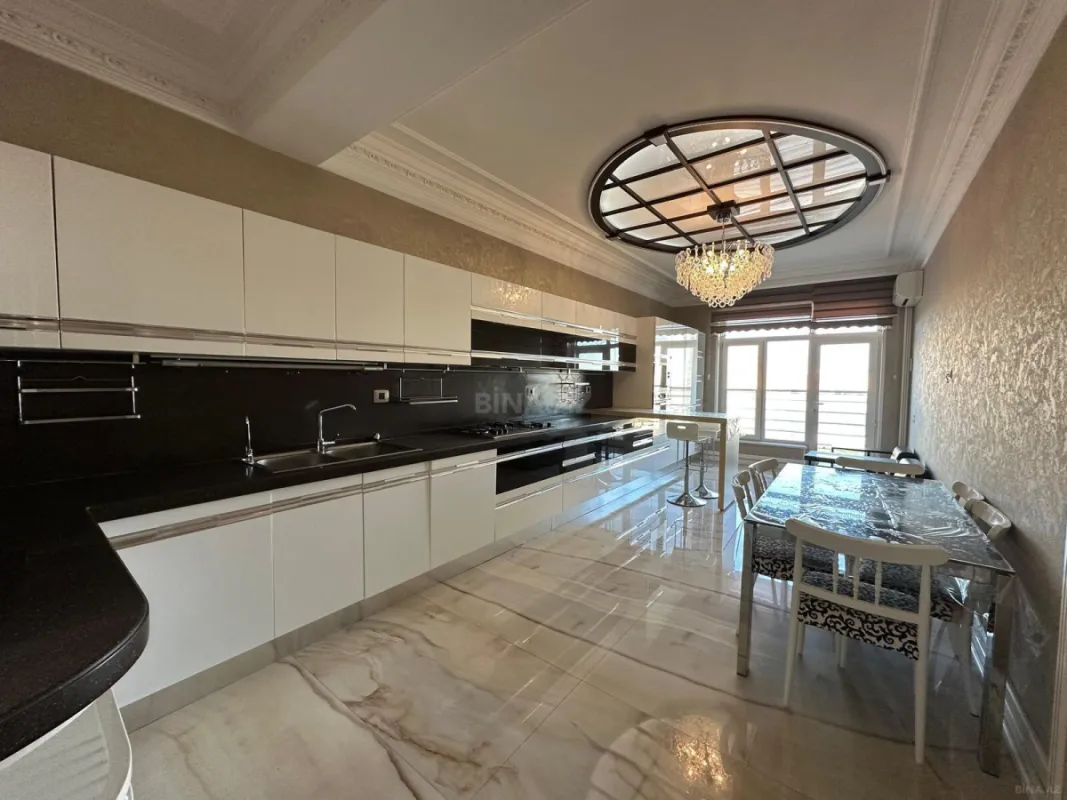 Satılır 6 otaqlı mənzil 420 m²