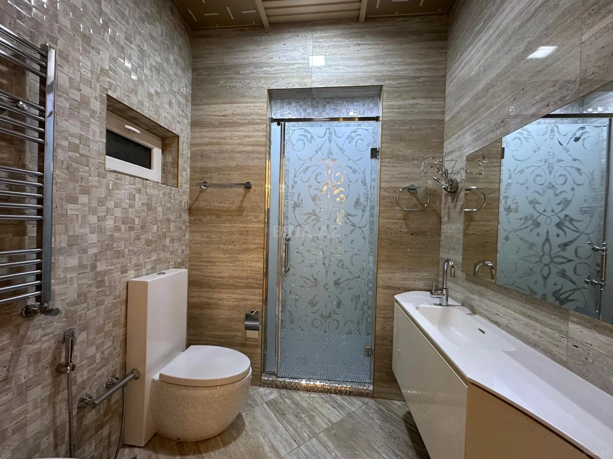 Satılır 6 otaqlı mənzil 420 m²