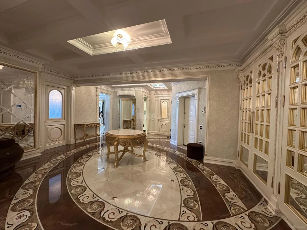 Satılır 6 otaqlı mənzil 420 m²