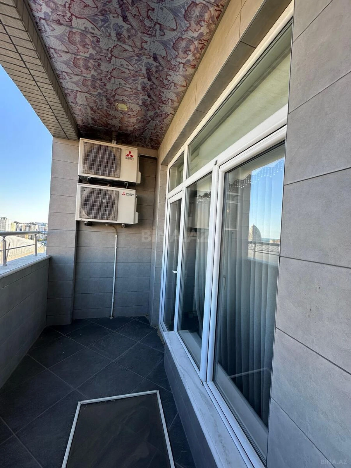 Satılır 6 otaqlı mənzil 420 m²