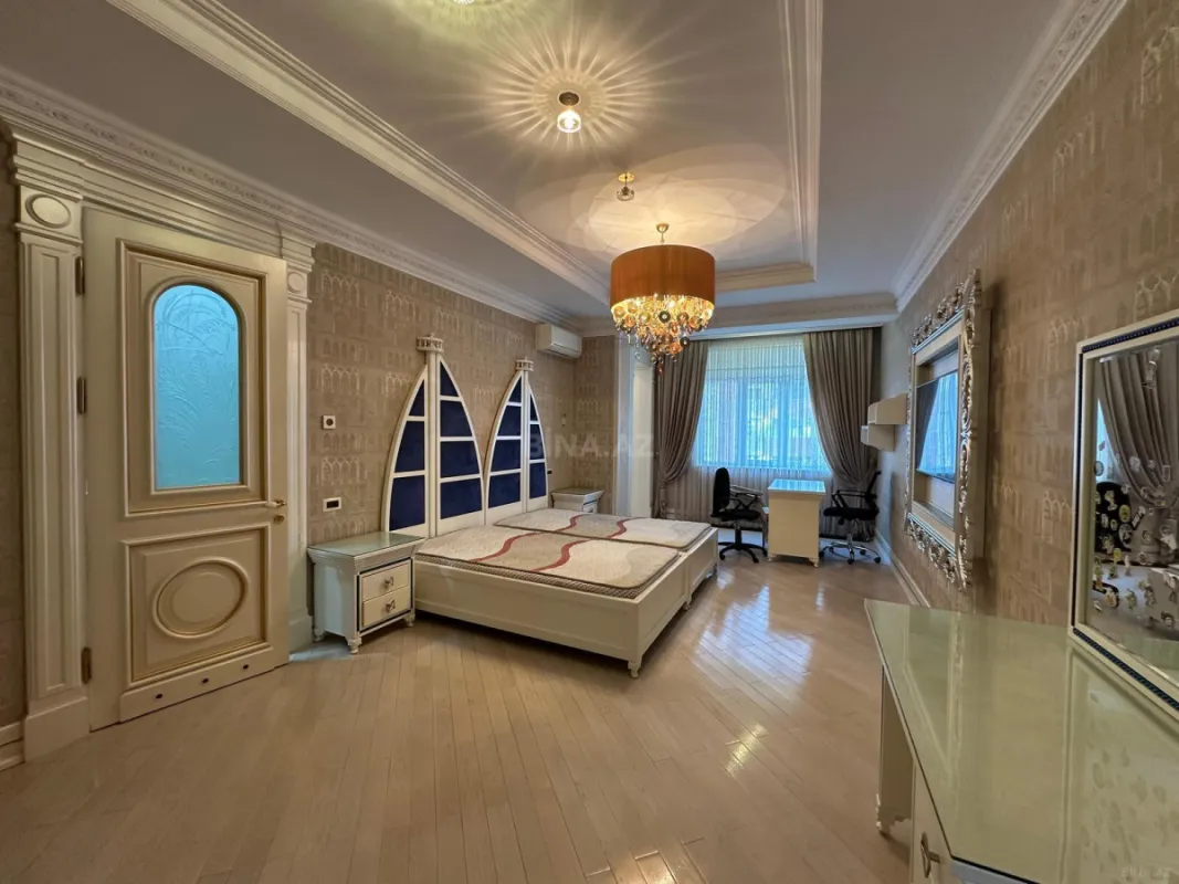 Satılır 6 otaqlı mənzil 420 m²