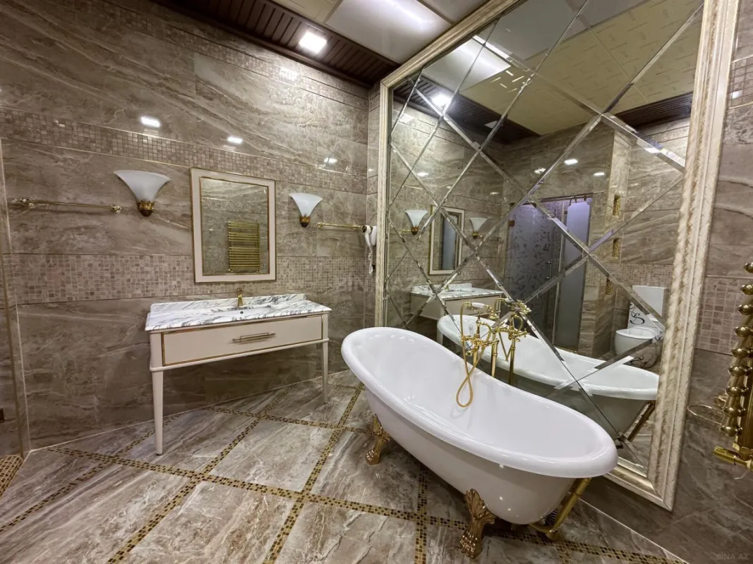 Satılır 6 otaqlı mənzil 420 m²