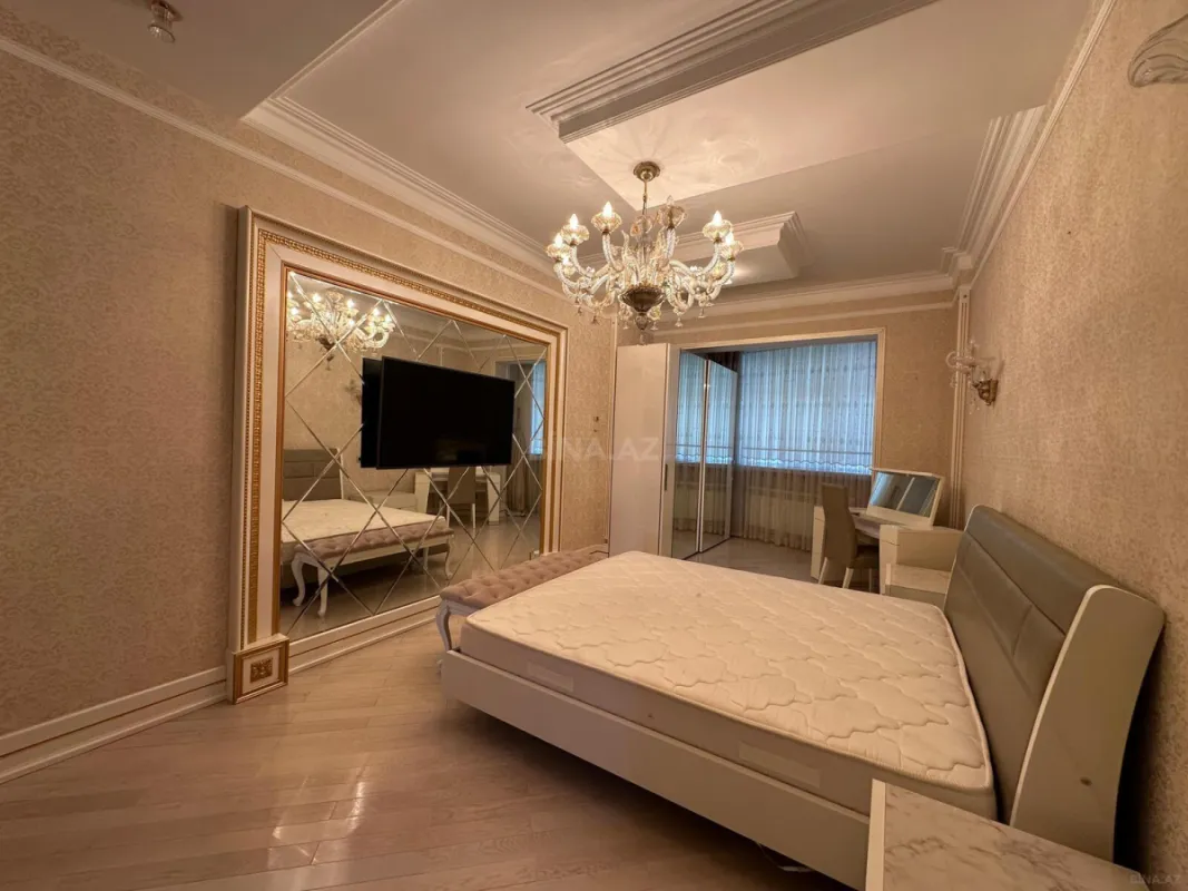 Satılır 6 otaqlı mənzil 420 m²