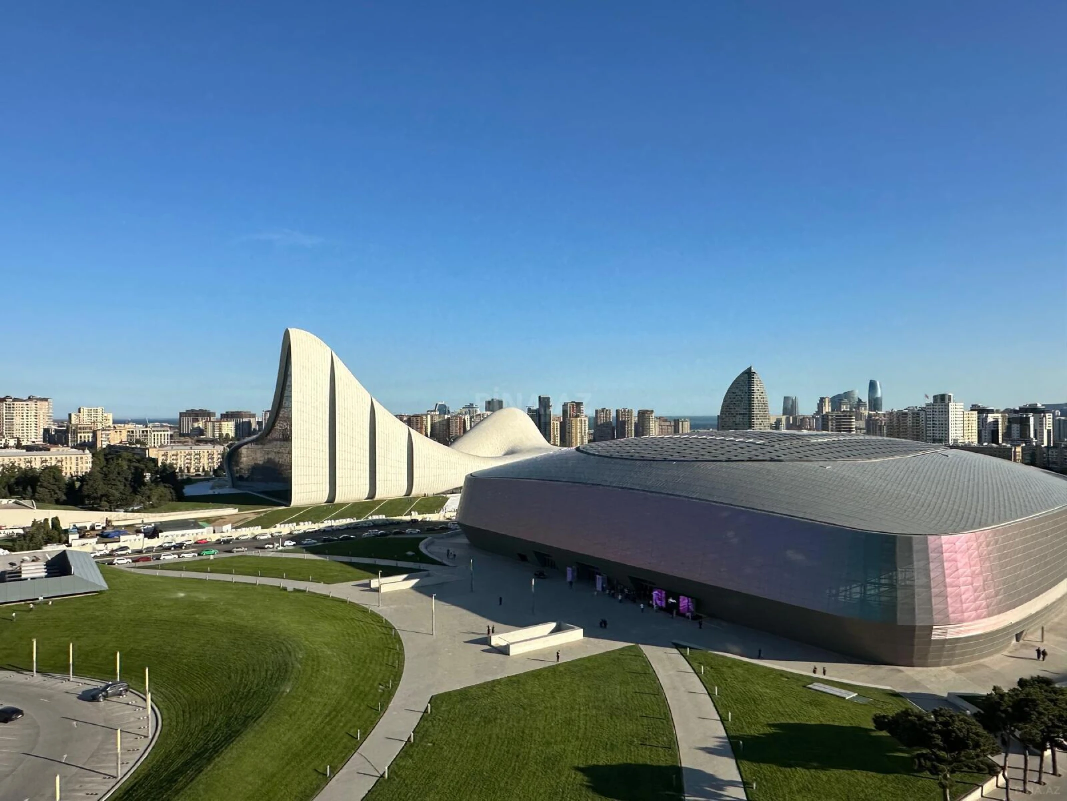 Satılır 6 otaqlı mənzil 420 m²