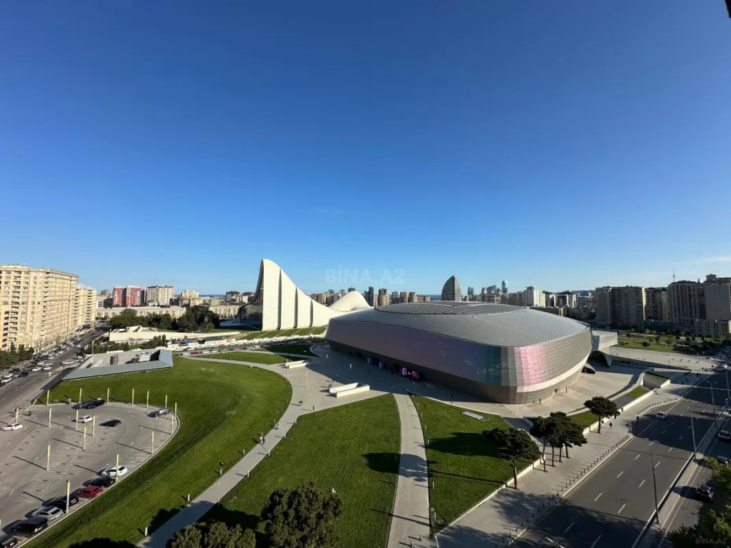 Satılır 6 otaqlı mənzil 420 m²