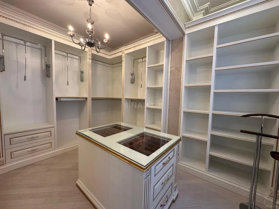 Satılır 6 otaqlı mənzil 420 m²