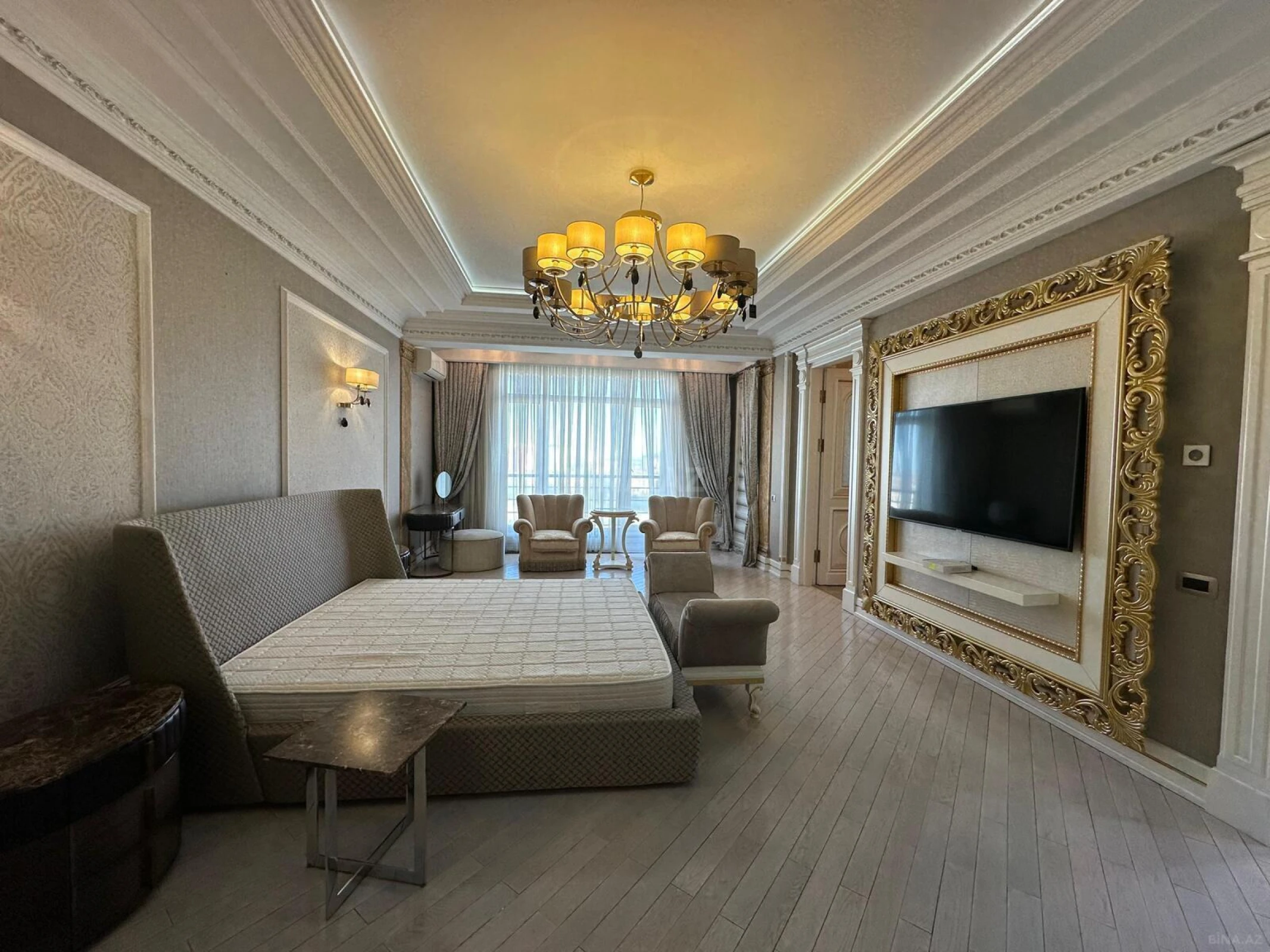 Satılır 6 otaqlı mənzil 420 m²