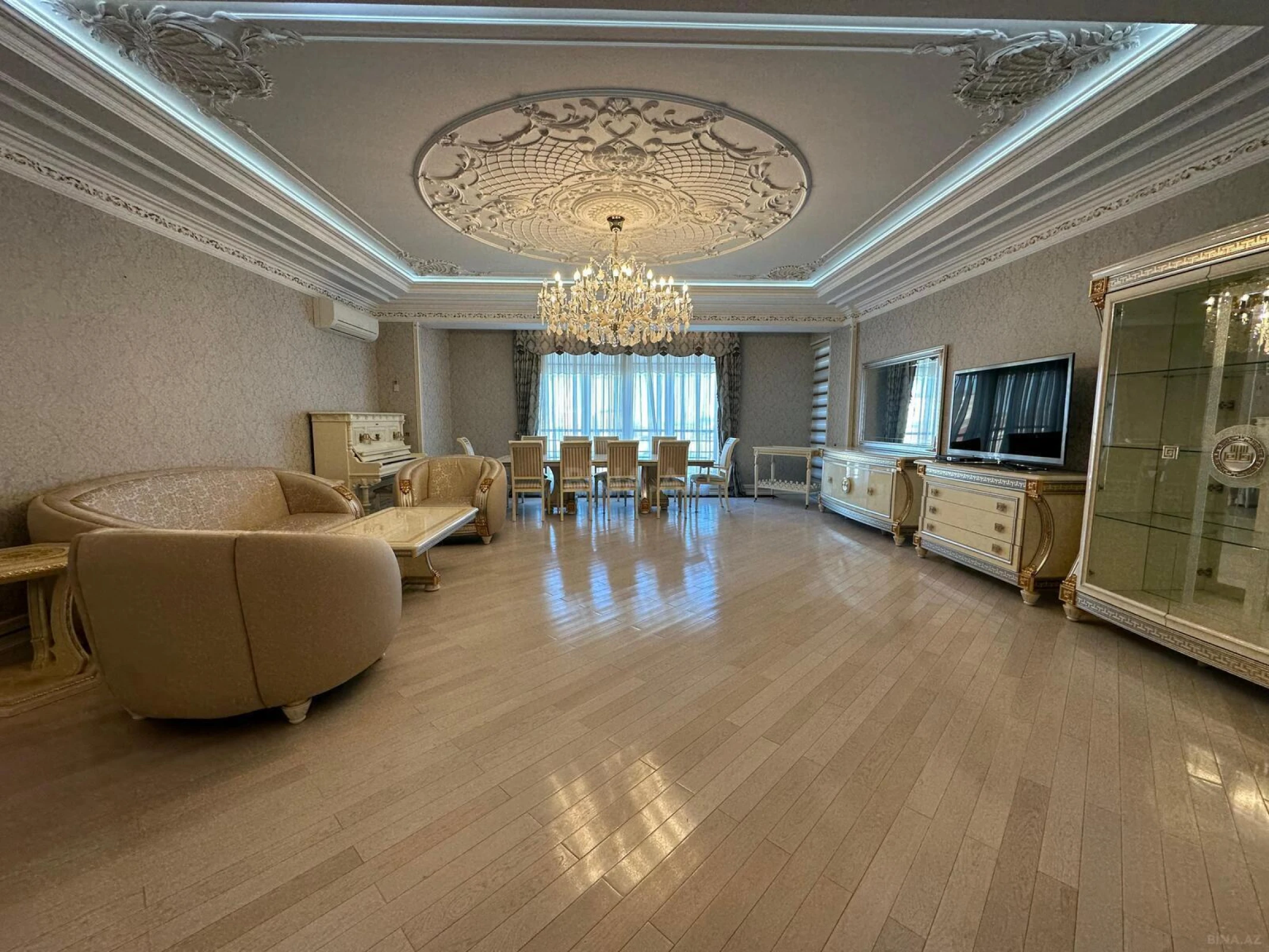 Satılır 6 otaqlı mənzil 420 m²