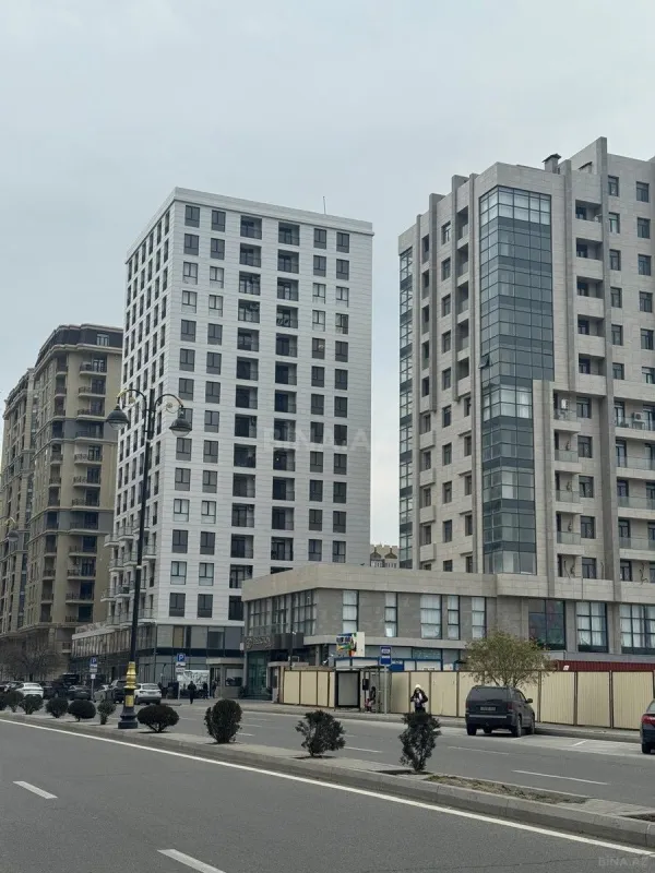 Satılır 4 otaqlı mənzil 150 m²